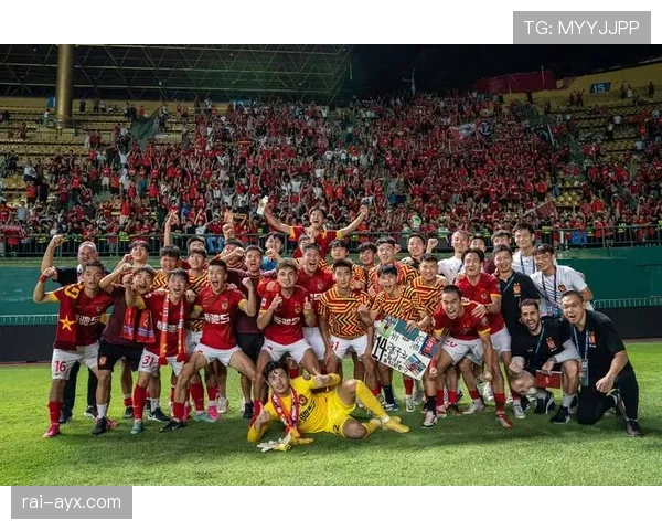 广州队更衣室焕发新气象,全队团结一心积极备战新赛季 广州队更衣室焕发新气象,全队团结一心积极备战新赛季