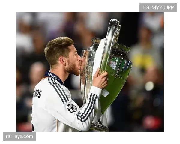 拉莫斯又在更衣室摔手机了？这脾气真不愧是年薪千万的硬汉